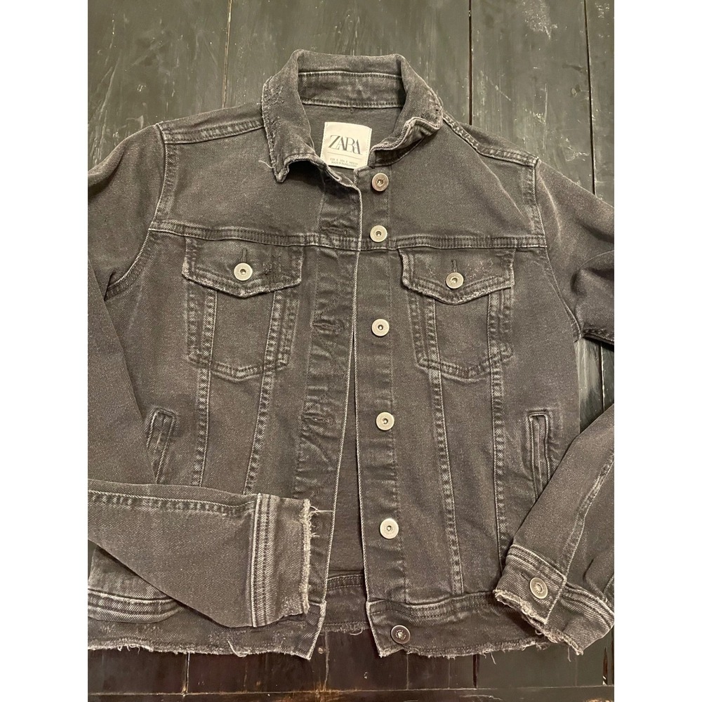 ZARA Women Gray Washed Denim Jacket Size Small Button Front Raw Hem